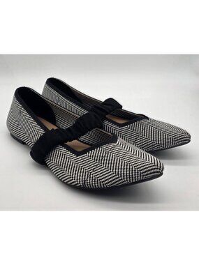 Torrid Women's Mary Jane Shoes Size 9.5WW Black White Stripe Flats Pointed Toe
